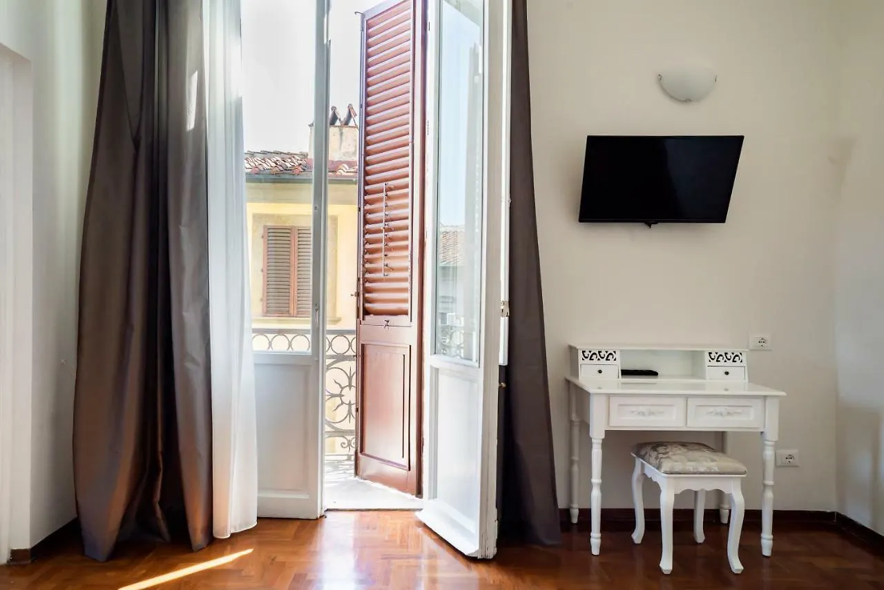 Live Florence Guest House